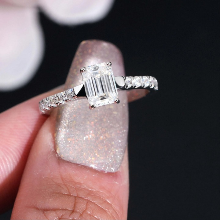 Elegant Silver Moissanite Ring